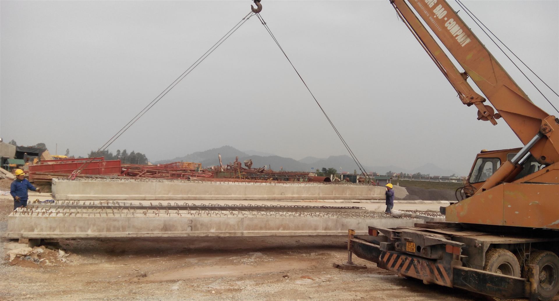 Công trường thi công cầu của C92